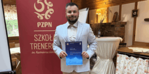 Read more about the article Sebastian Sołek z powodzeniem ukończył kurs UEFA B!